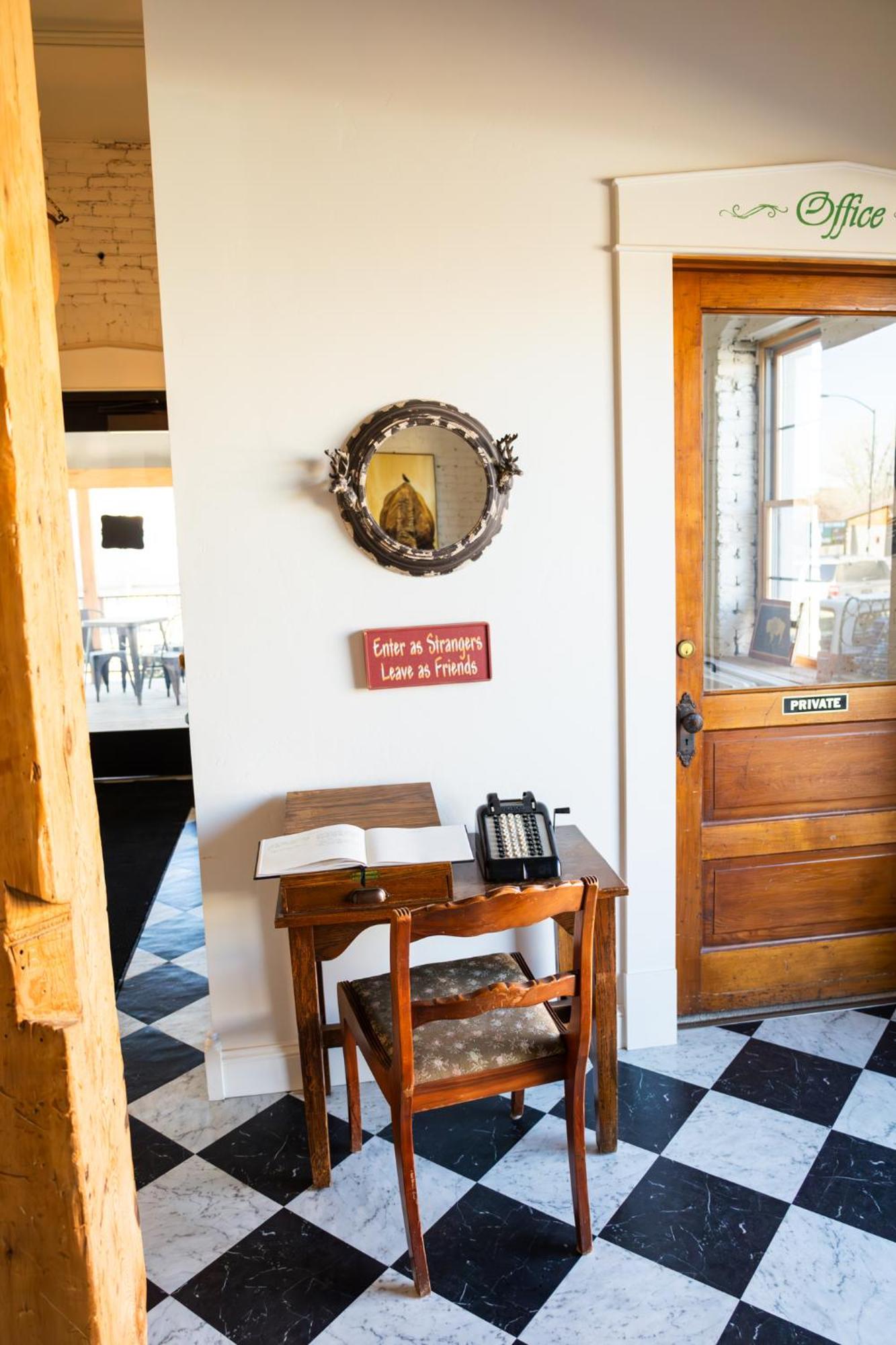 Hotel Lander Millhouse Esterno foto