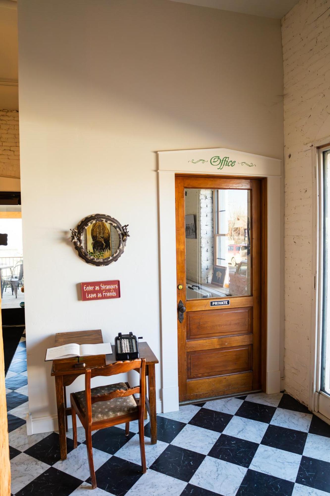 Hotel Lander Millhouse Esterno foto